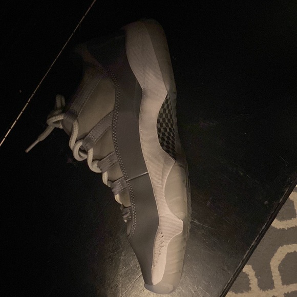 Jordan 11 cool grey lows (size 8.5) very good condition worn very few times - Picture 3 of 5